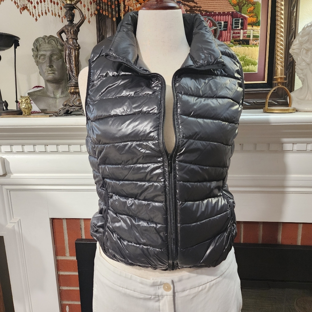 Uniqlo Womens Ultra Light Down Puffer Vest Shiny Black Quilted Full Zip Large